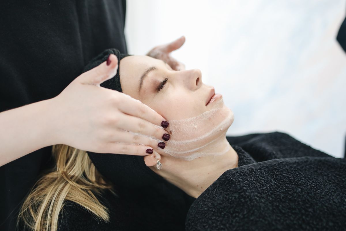 Ambiente acolhedor de clínica de estética facial